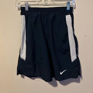 Nike basketball shorts Size M
